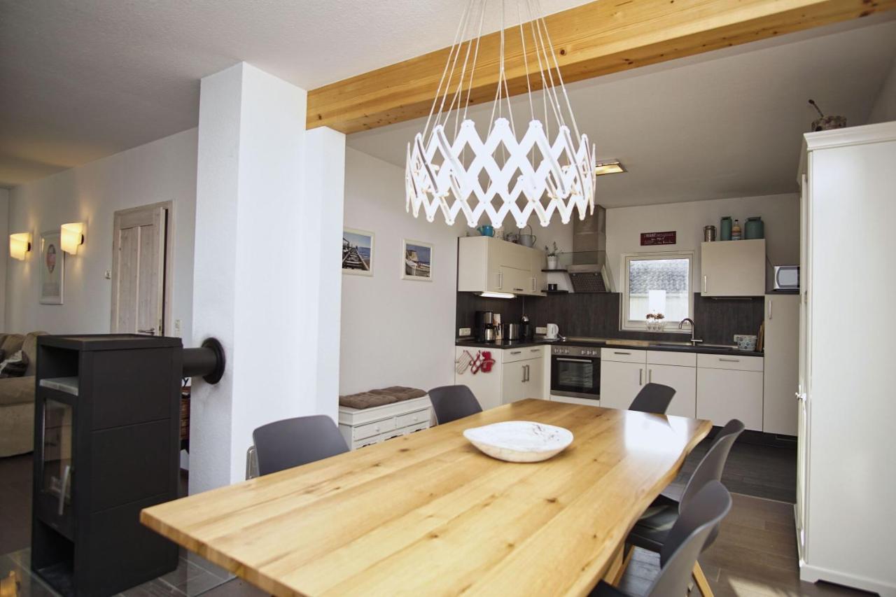 Komfortables Haus Mit Kamin, Sauna, Garten, Terrasse - Ferienhaus Sternschnuppe Wiek auf Ruegen Exterior photo